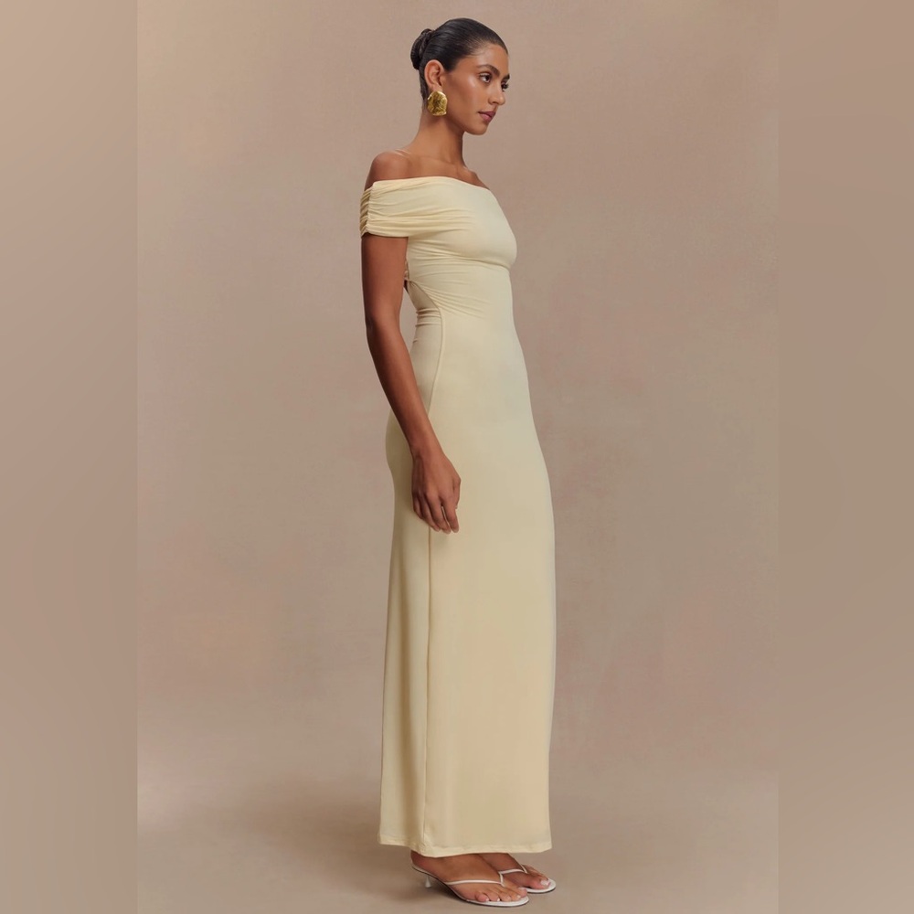 Meshki Imogen
Off Shoulder Slinky Maxi Dress - Lemon